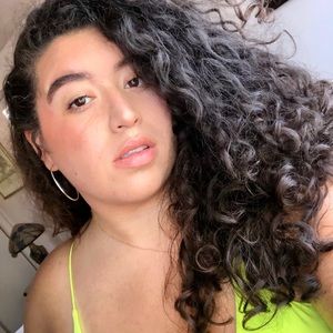 Meet your Posher, Elis